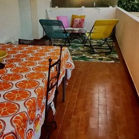 Peaceful Seaside Getaway 500 M From The Beaches 아파트