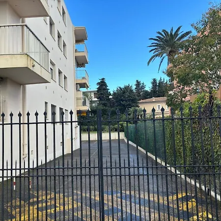 Peaceful Seaside Getaway 500 M From The Beaches Appartement Antibes