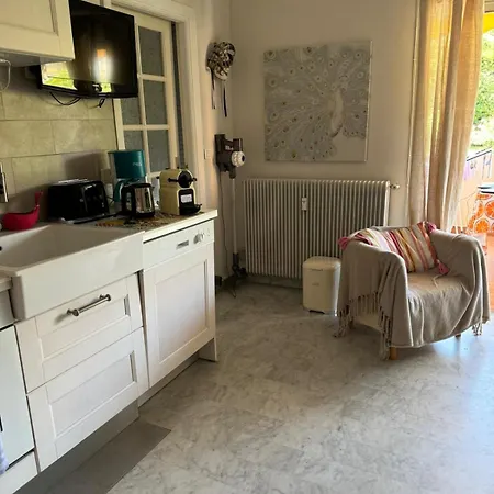 아파트 Peaceful Seaside Getaway 500 M From The Beaches *
