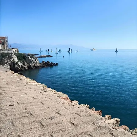 Apartman Peaceful Seaside Getaway 500 M From The Beaches Antibes