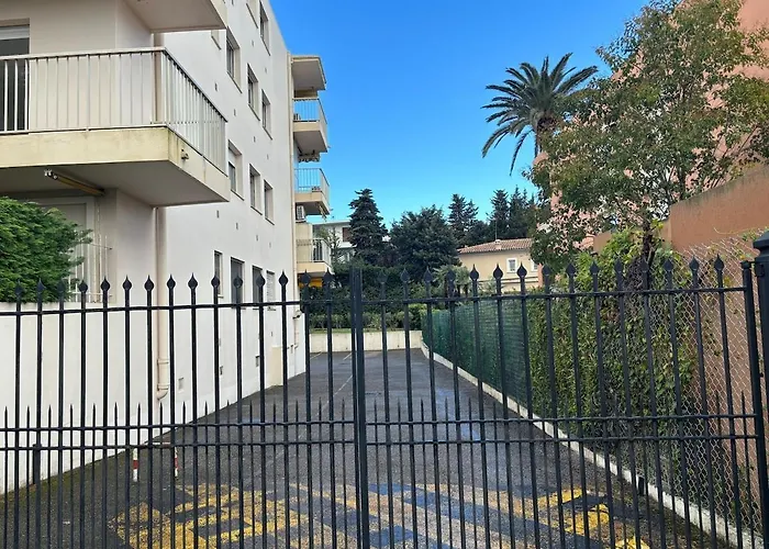 Peaceful Seaside Getaway 500 M From The Beaches Appartement Antibes